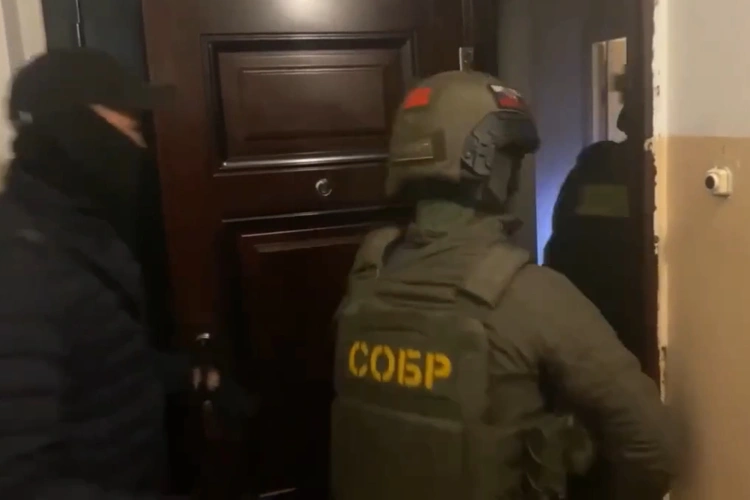 Подозреваемые в разбойном нападении и похищении человека задержаны в Иркутске при силовой поддержке СОБР Росгвардии (видео)