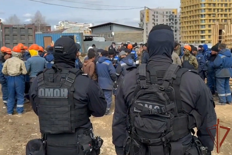 При содействии ОМОН Росгвардии в Иркутской области прошел рейд по пресечению нарушений миграционного законодательства (видео)