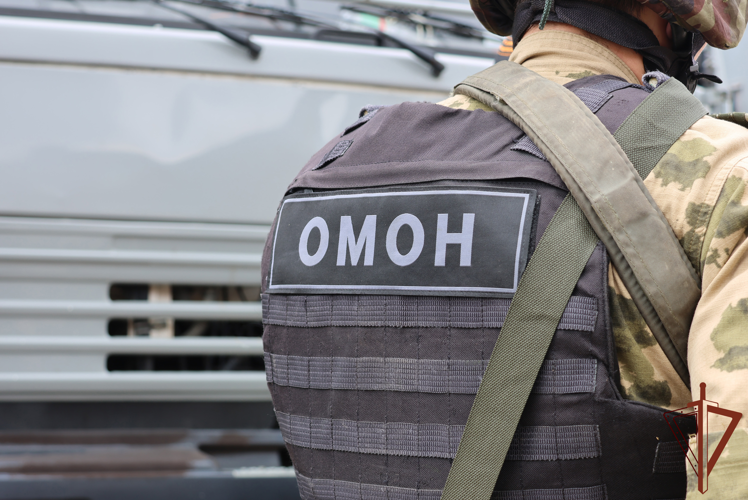При содействии ОМОН Росгвардии в Иркутской области задержан подозреваемый в разбойном нападении (видео)