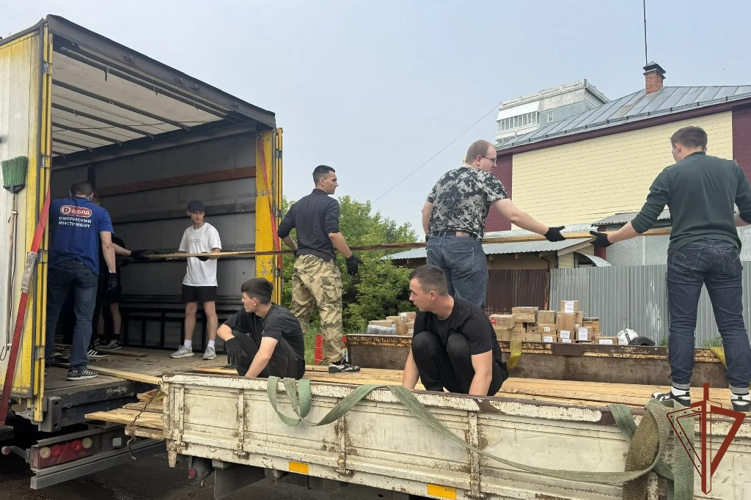 При содействии Росгвардии из Томской области на СВО направлен очередной гуманитарный груз «Красного обоза»