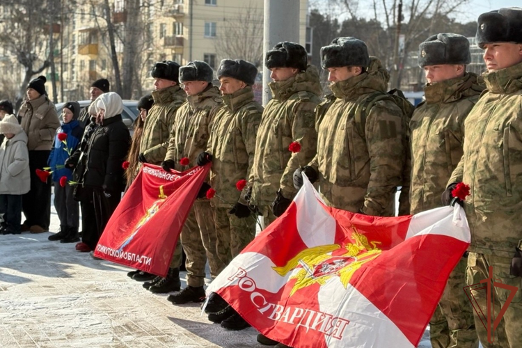 Память защитников Отечества почтили росгвардейцы в регионах Сибири
