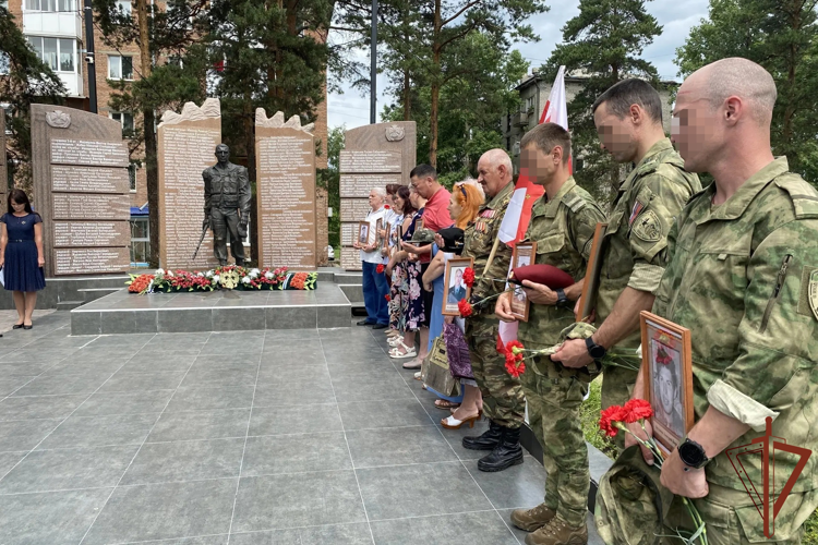 Память ветеранов боевых действий почтили росгвардейцы в Сибири