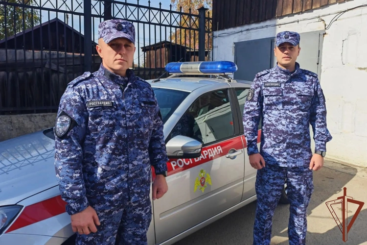 Росгвардейцы оказали первую помощь пострадавшему в ДТП в Иркутской области