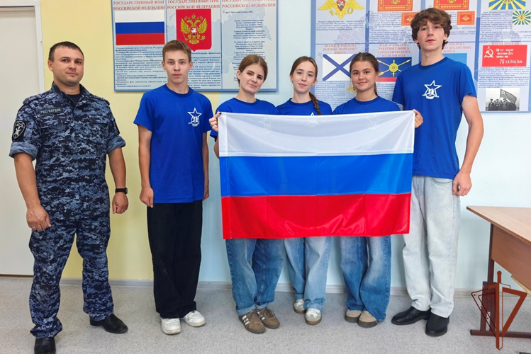С особенностями службы познакомили детей росгвардейцы в регионах Сибири