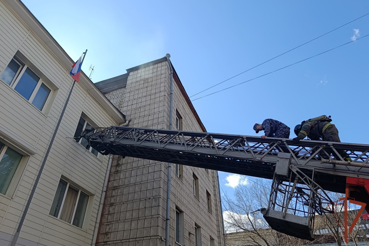 Росгвардия и МЧС провели совместные пожарно-тактические учения в Томске