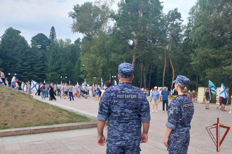 Росгвардия обеспечила безопасность празднования Дня Военно-Морского Флота в Сибири