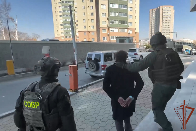 На Сахалине сотрудники Росгвардии приняли участие в задержании подозреваемого в совершении мошенничества