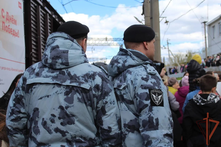 В Саратове росгвардейцы присоединились к всероссийской акции «Георгиевская ленточка» (видео)