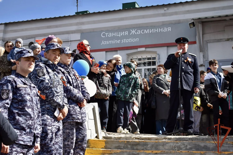 В Саратове росгвардейцы присоединились к всероссийской акции «Георгиевская ленточка» (видео)