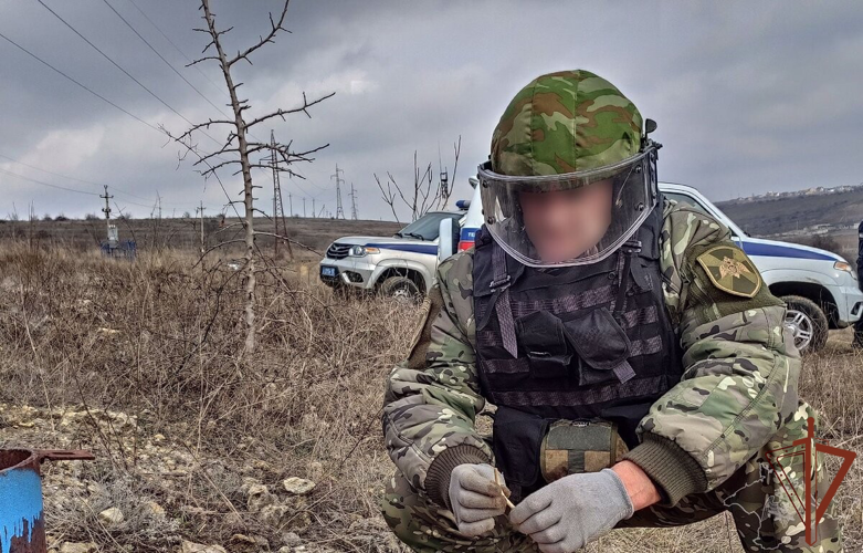 Взрывотехники ОМОН Росгвардии обследовали боеприпасы времён Великой Отечественной войны в Севастополе