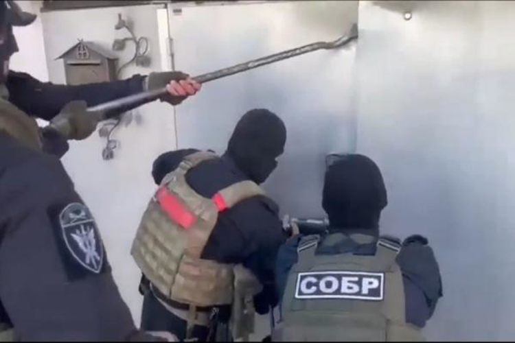 В Калужской области при содействии спецназа Росгвардии проведены следственные действия в рамках расследования уголовных дел (видео)