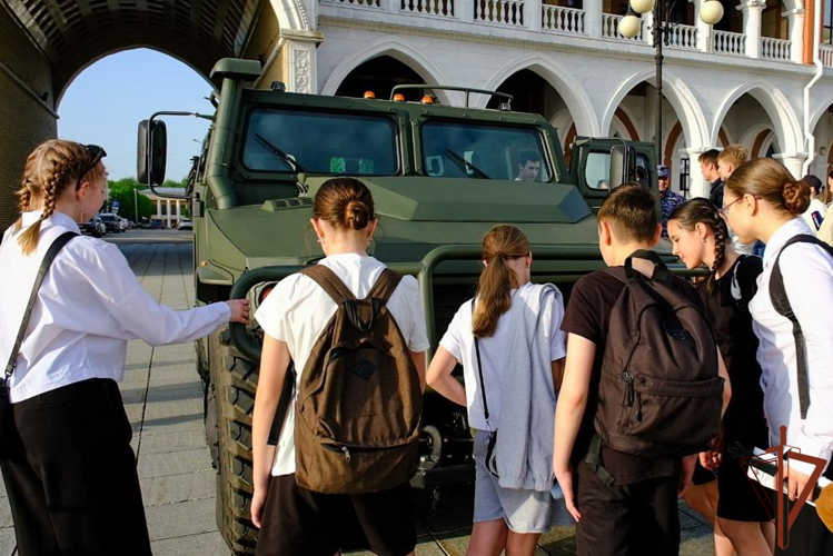 Росгвардейцы стали участниками всероссийской акции «Ночь музеев» в Йошкар-Оле (видео)