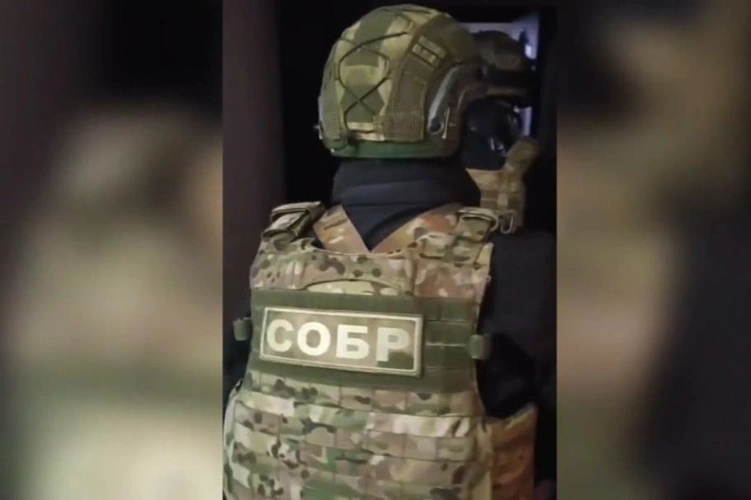 При силовой поддержке спецназа Росгвардии задержаны организаторы мошеннических колл-центров в Белгородской области (видео)