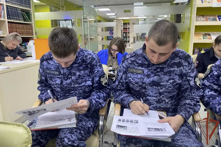 Росгвардейцы присоединились к международной акции «Диктант Победы» в Сибири