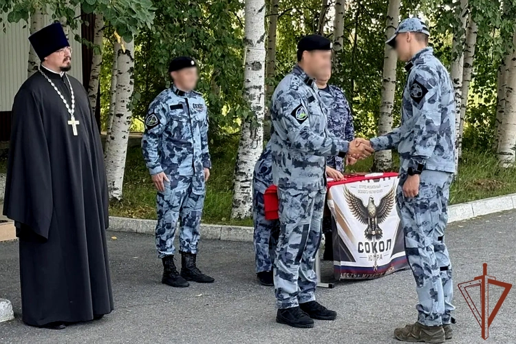 Росгвардия приняла участие в праздновании Дня Государственного флага России в регионах Урала (видео)