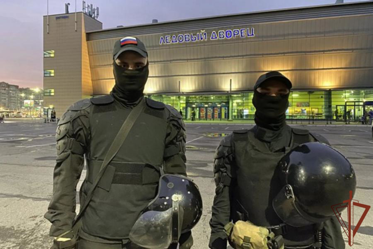 Сотрудники Росгвардии обеспечили безопасность хоккейного матча в Череповце