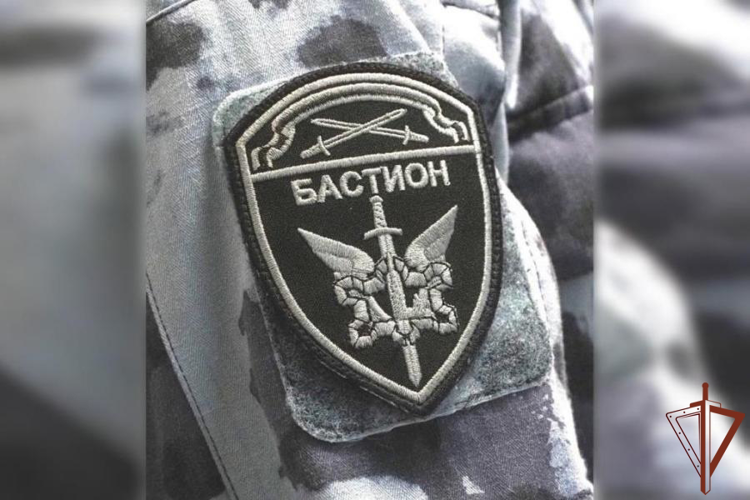 Сотрудники ОМОН Росгвардии оказали содействие полиции в проведении масштабного рейда по проверке автотранспорта в Санкт-Петербурге
