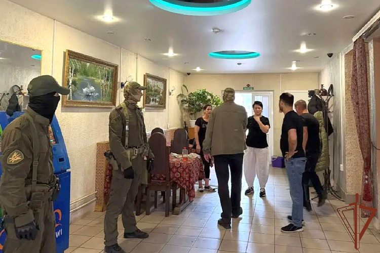 В Татарстане при содействии СОБР Росгвардии проведены рейды по выявлению нарушителей миграционного законодательства