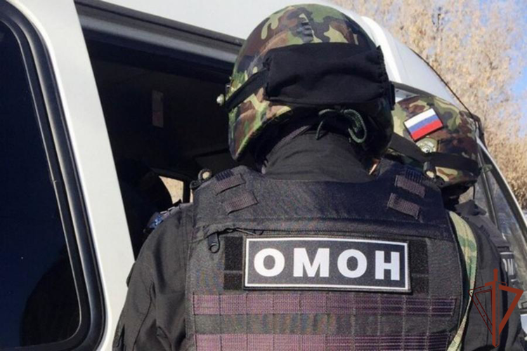 В Вологодской области при содействии ОМОН Росгвардии проведен рейд по противодействию незаконной миграции
