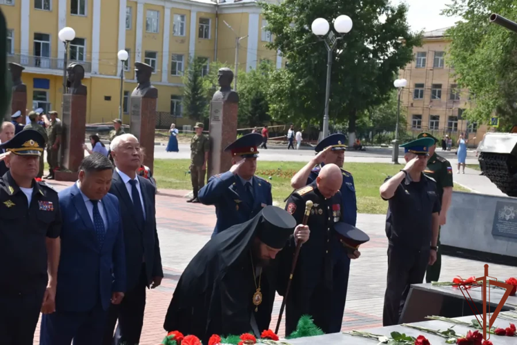 Военнослужащие и сотрудники Сибирского ордена Жукова округа Росгвардии стали участниками торжественных и памятных мероприятий, посвящённых Дню памяти и скорби