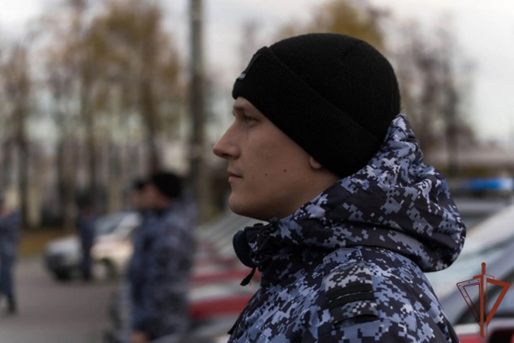 В Москве росгвардейцы провели тактические занятия по контраварийному вождению служебных автомобилей