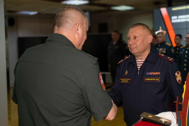 Военнослужащие и сотрудники Уральского округа Росгвардии удостоены государственных наград и высших специальных званий