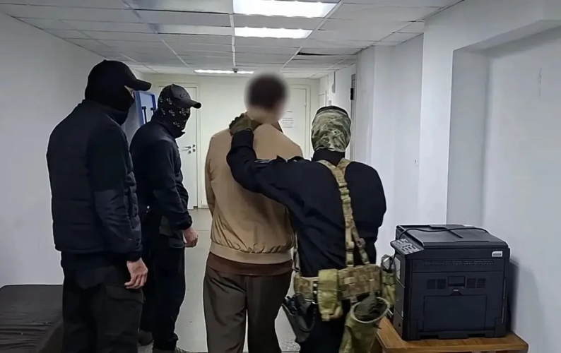 В Екатеринбурге при участии СОБР Росгвардии задержаны местные жители, обвиняемые в вымогательстве и похищении