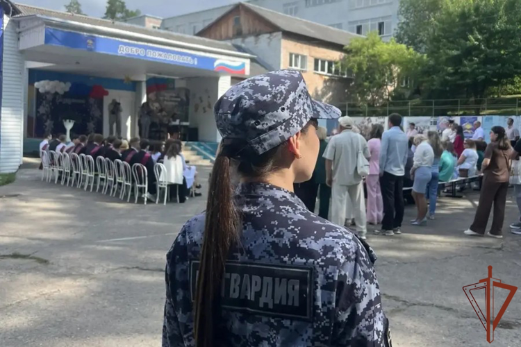 В Сибири Росгвардейцы обеспечили охрану общественного порядка во время выпускных вечеров и мероприятий, посвященных Дню молодежи