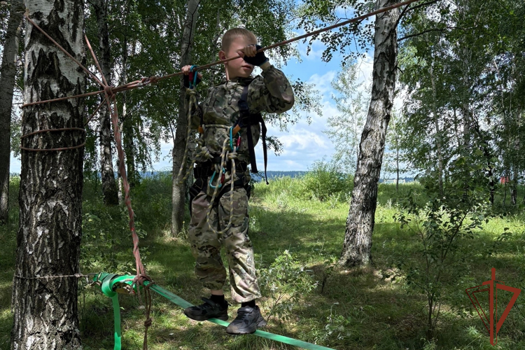 Росгвардейцы проводят летние патриотические мероприятия для школьников в Центральной России