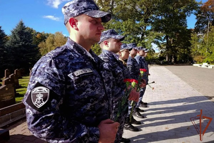 Росгвардейцы и ветераны службы почтили память защитников Москвы