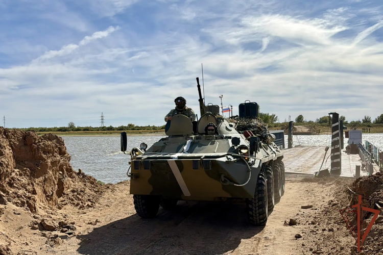 Росгвардейцы и пограничники провели учения на государственной границе в Астраханской области (видео)