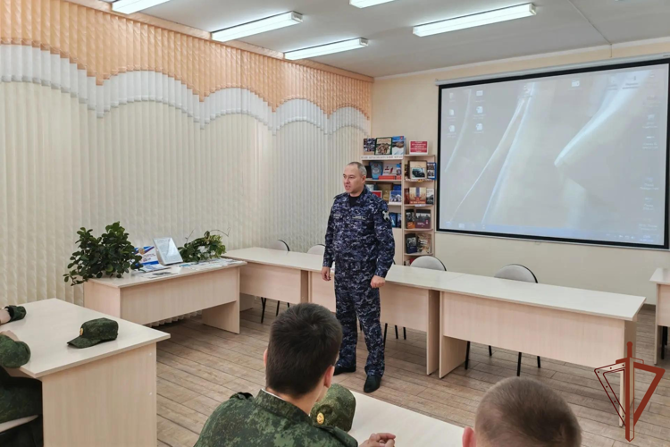 В Сибири росгвардейцы провели просветительские и профориентационные мероприятия для молодежи