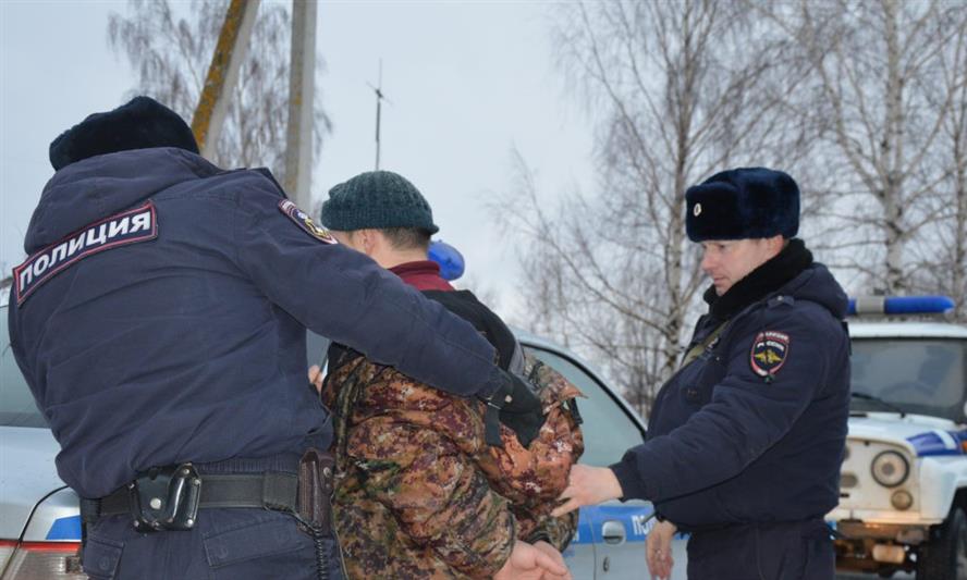 В Ярославском области сотрудники Росгвардии задержали подозреваемого в серии краж