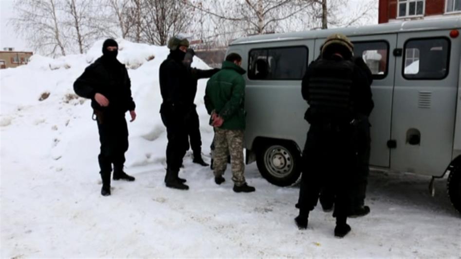 В Удмуртии бойцы ОМОНа Росгвардии пресекли деятельность подпольного цеха по производству суррогатного алкоголя