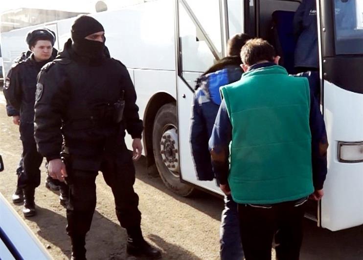 В Ростовской области бойцы транспортного ОМОНа задержали 40 иностранцев, незаконно находившихся на территории России