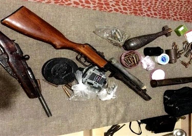 В г. Волгограде при силовой поддержке сотрудников ОМОНа Росгвардии задержан гражданин, хранивший арсенал оружия