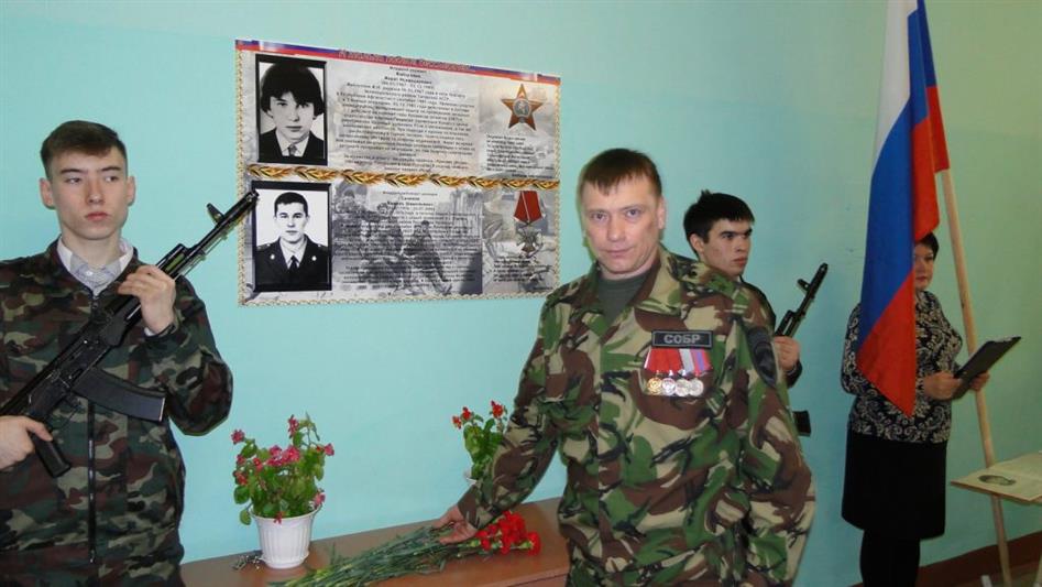В Татарстане открыта мемориальная доска памяти сотрудника СОБРа, погибшего при исполнении служебного долга