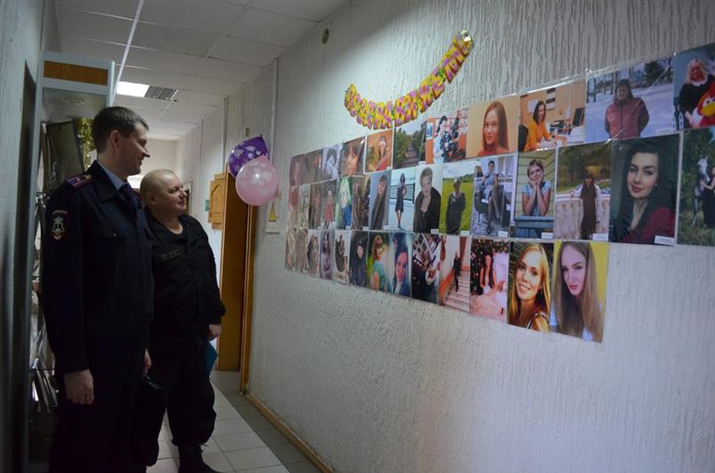 В Вологодской области сотрудники Росгвардии поздравили коллег-женщин с Международным женским днемВ Вологодской области сотрудники Росгвардии поздравили коллег-женщин с Международным женским днем