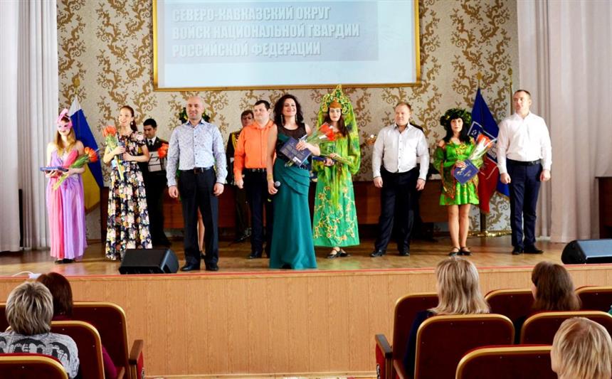 Командующий Северо-Кавказским округом поздравил женщин с Международным женским днем