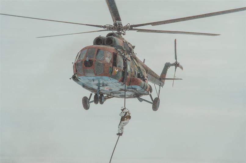 Бойцы пензенского СОБРа и экипажи авиационной эскадрильи Приволжского округа провели совместную тренировку