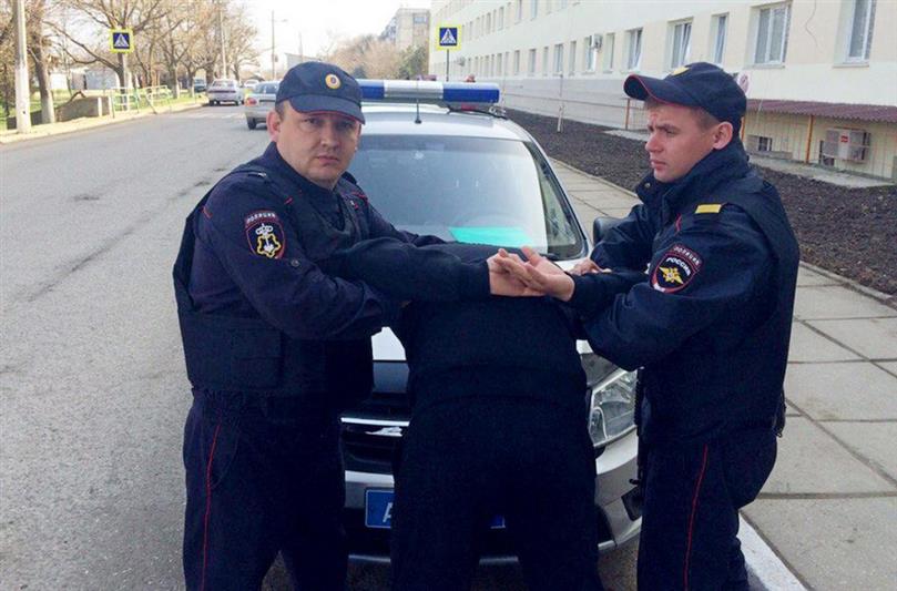 В Республике Крым сотрудники Росгвардии задержали предполагаемого «закладчика» наркотиков