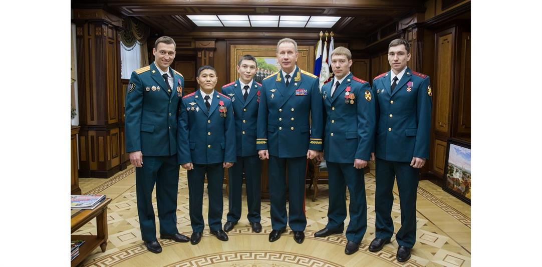 Генерал армии Виктор Золотов подписал соглашение о сотрудничестве с ФИДЕ и наградил отличившихся спортсменов Росгвардии
