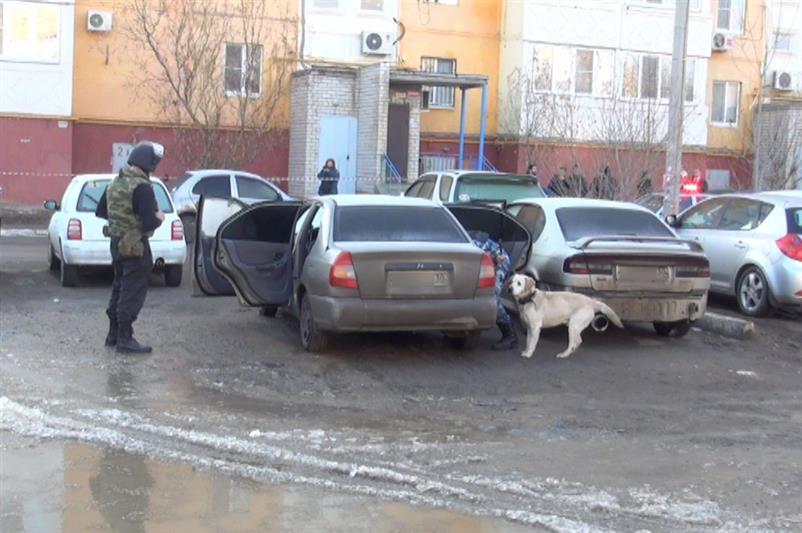 В Астрахани сотрудники Росгвардии обезвредили гранату в припаркованной машине