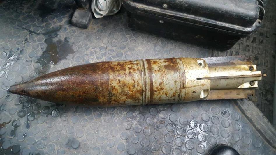 Взрывотехники ОМОН обследовали снаряд, обнаруженный в воде у городского пирса г. Санкт-Петербурга