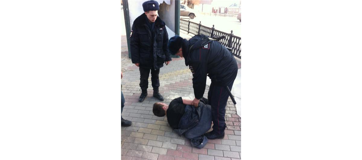 В г. Воронеже военнослужащий специальной моторизованной воинской части задержал дебошира