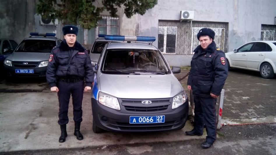 В г. Сочи сотрудники вневедомственной охраны вытащили мужчину из горящего гаража