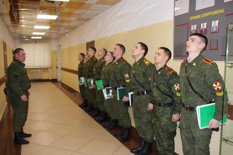 Курсанты Новосибирского военного института оттачивают командирскую выучку
