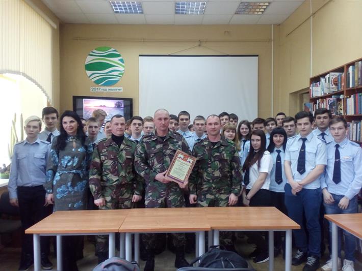 Сотрудники орловского ОМОНа провели «Урок мужества» для учащихся подшефного техникума