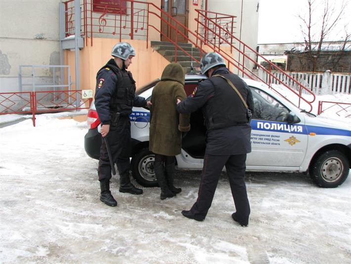 В Архангельской области сотрудники Росгвардии задержали гражданку, находящуюся в федеральном розыске