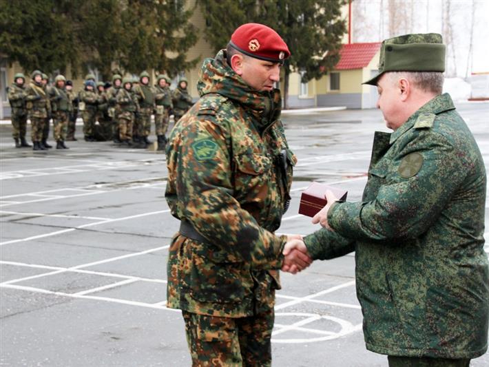 В отряде специального назначения «Ермак» Сибирского округа Росгвардии наградили военнослужащих за отличие в службе